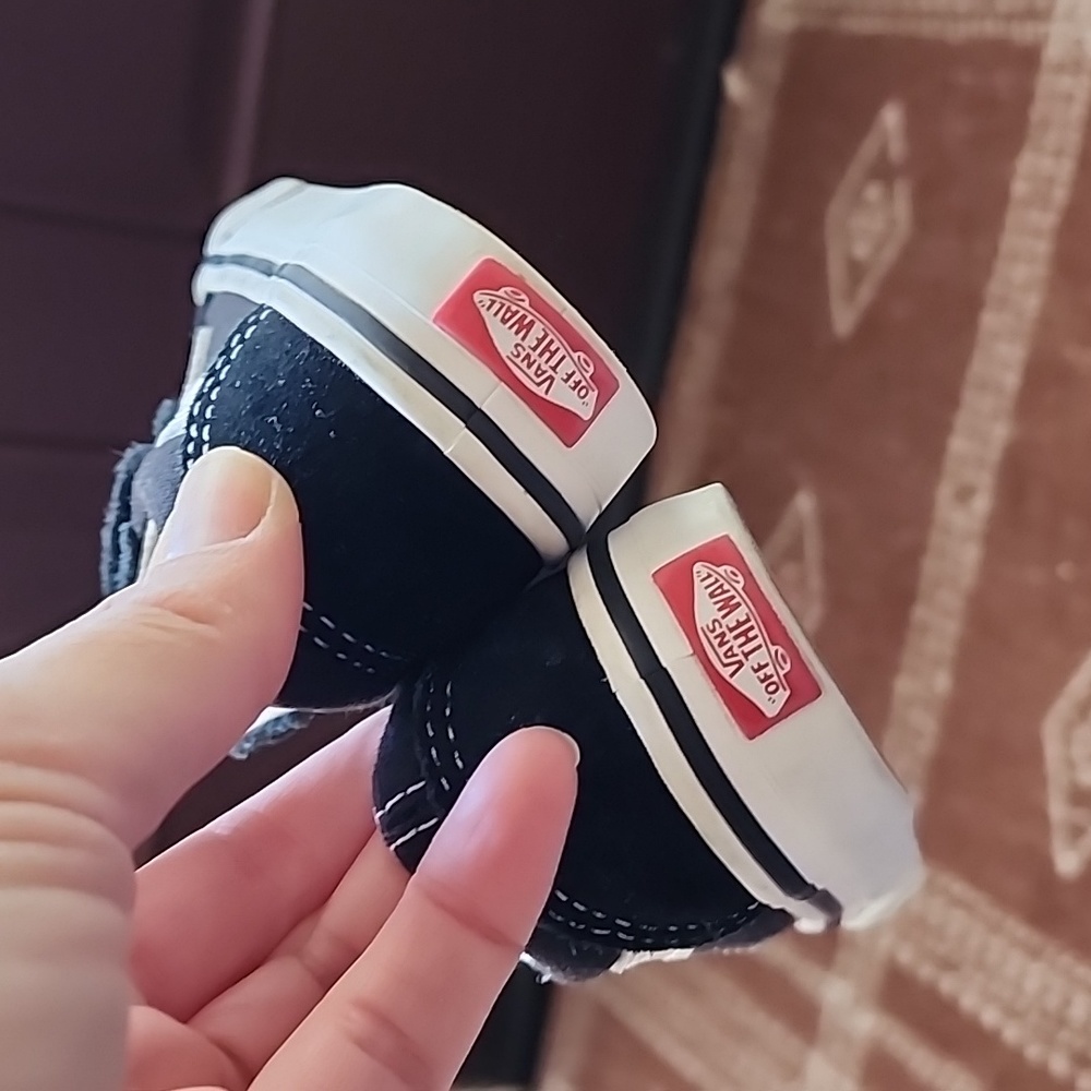 Vans - Picture 2 of 7
